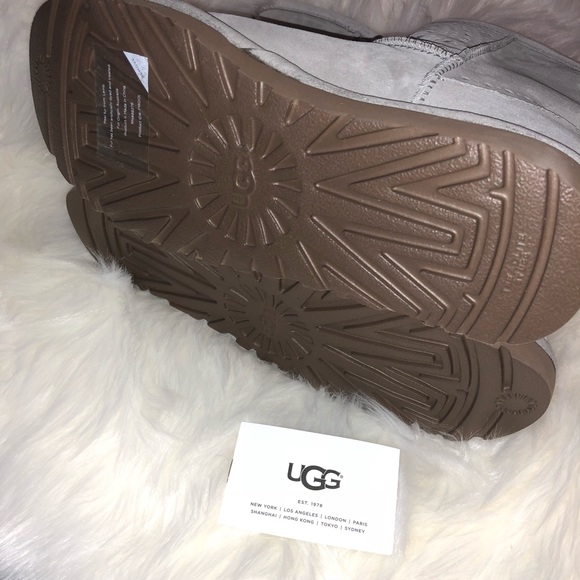 SOLD!!! UGG Classic Sunshine Perf - Picture 6 of 7
